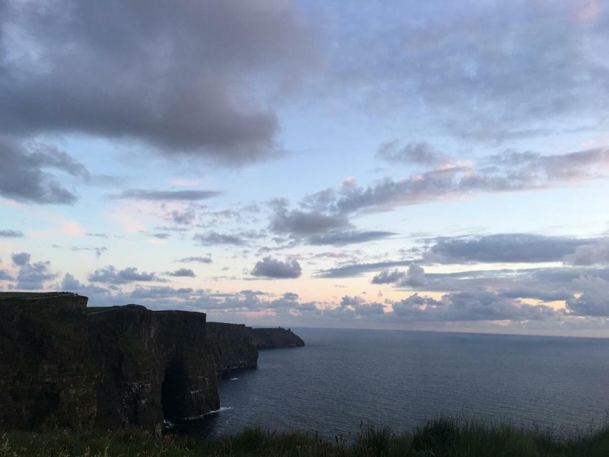Conway'S Cottage With Sea View Nestling By Cliffs-Of-Moher 리스카노 외부 사진