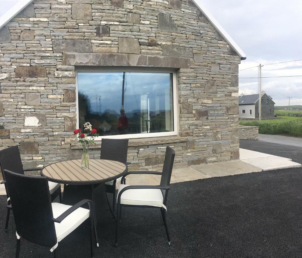 Conway'S Cottage With Sea View Nestling By Cliffs-Of-Moher 리스카노 외부 사진
