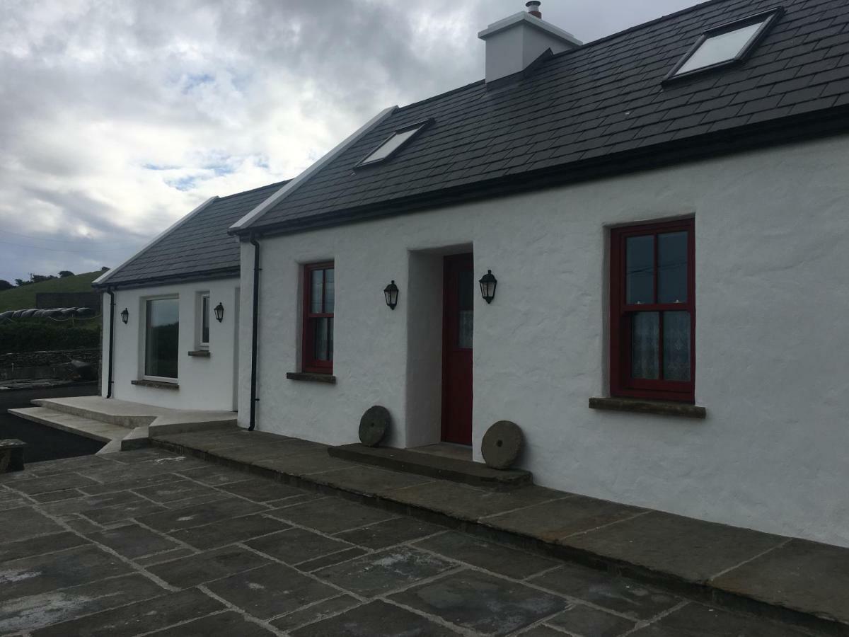 Conway'S Cottage With Sea View Nestling By Cliffs-Of-Moher 리스카노 외부 사진