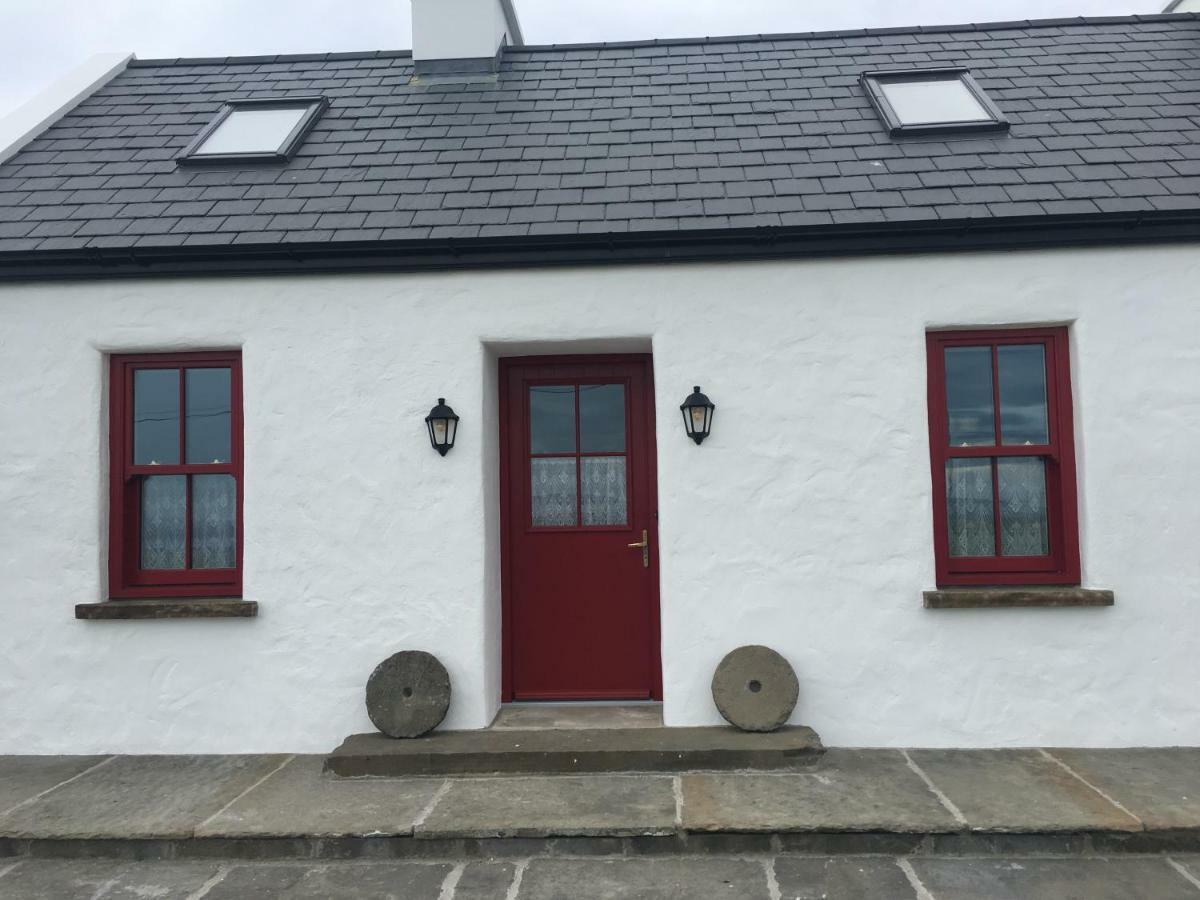 Conway'S Cottage With Sea View Nestling By Cliffs-Of-Moher 리스카노 외부 사진